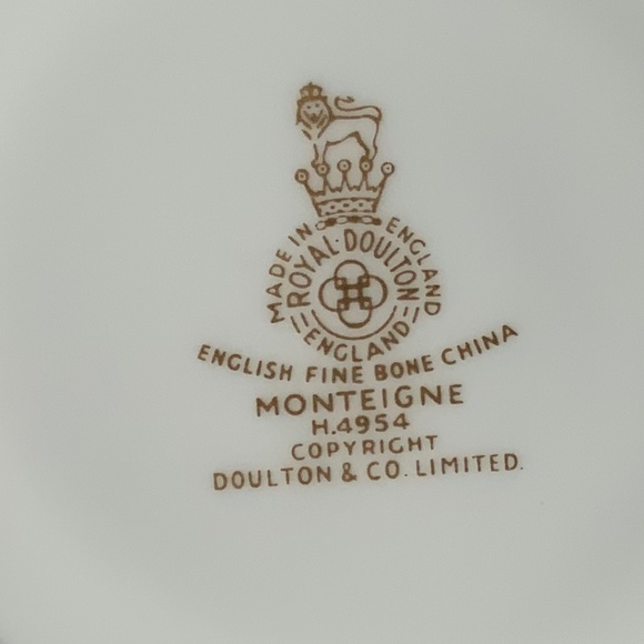 Vintage SET OF 4 Royal Doulton Monteigne Cup & Saucer Sets - EXCEPTIONAL! - Picture 6 of 7